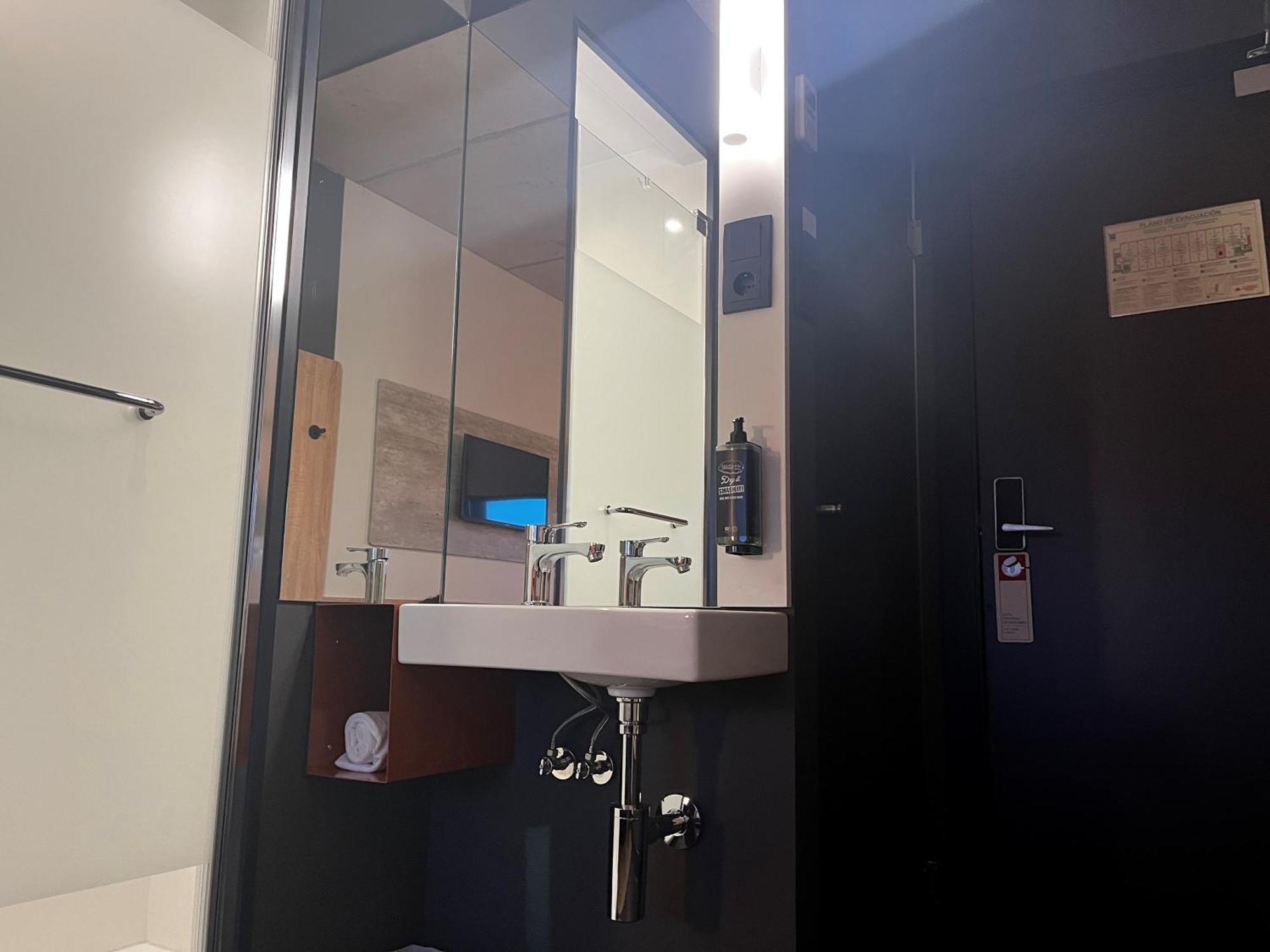 Ibis Budget Madrid Aeropuerto Exteriör bild