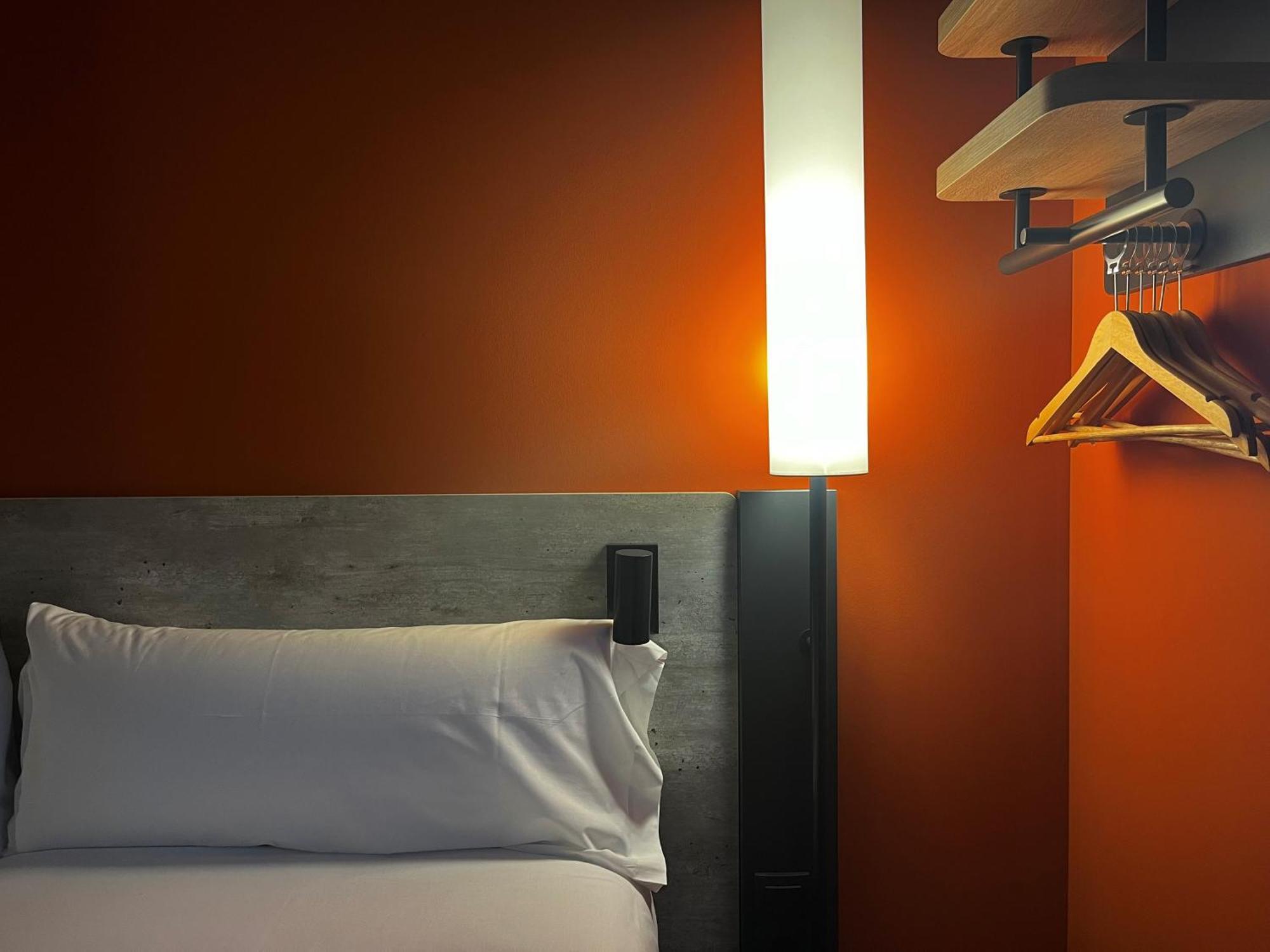 Ibis Budget Madrid Aeropuerto Exteriör bild