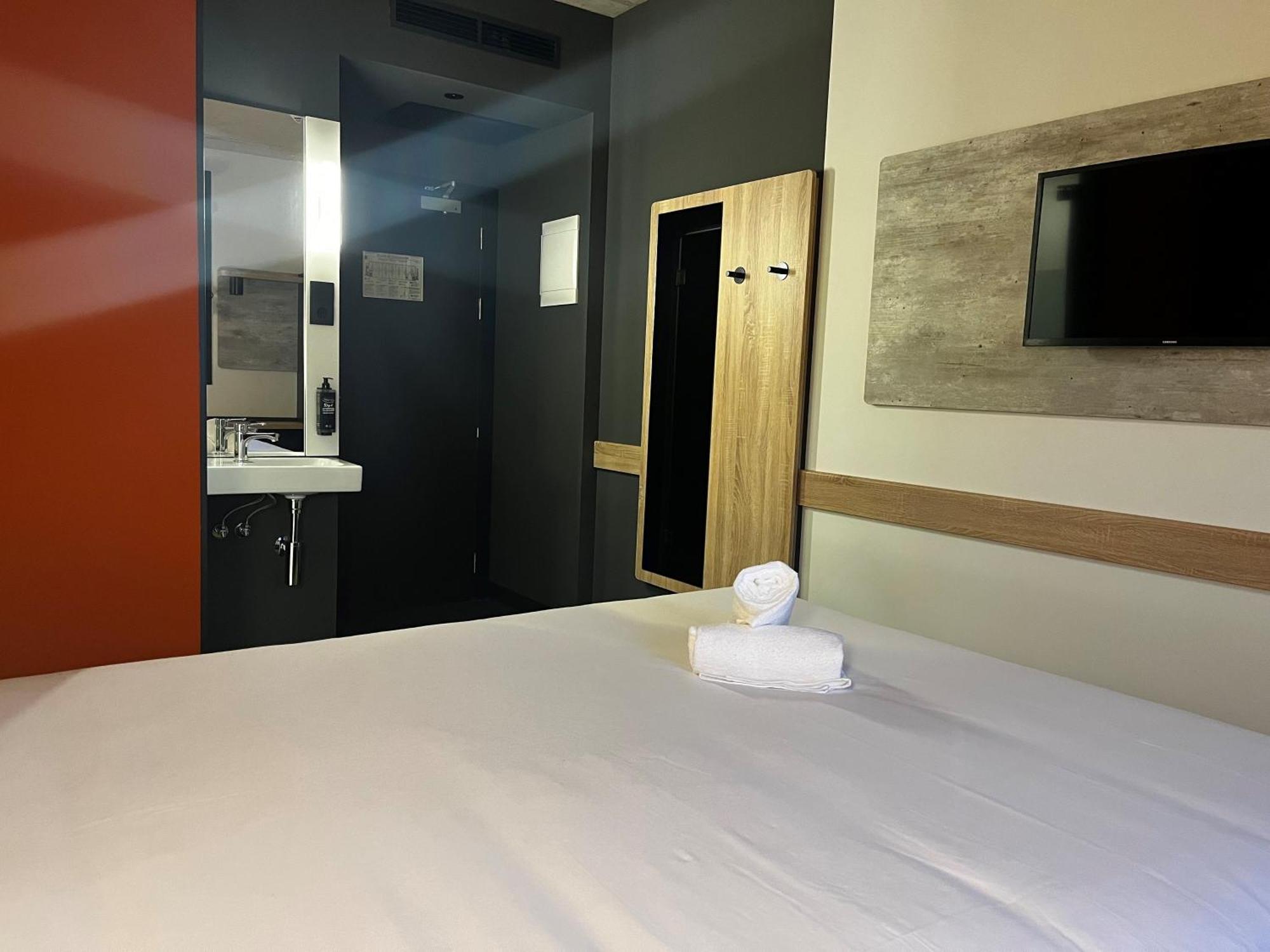 Ibis Budget Madrid Aeropuerto Exteriör bild