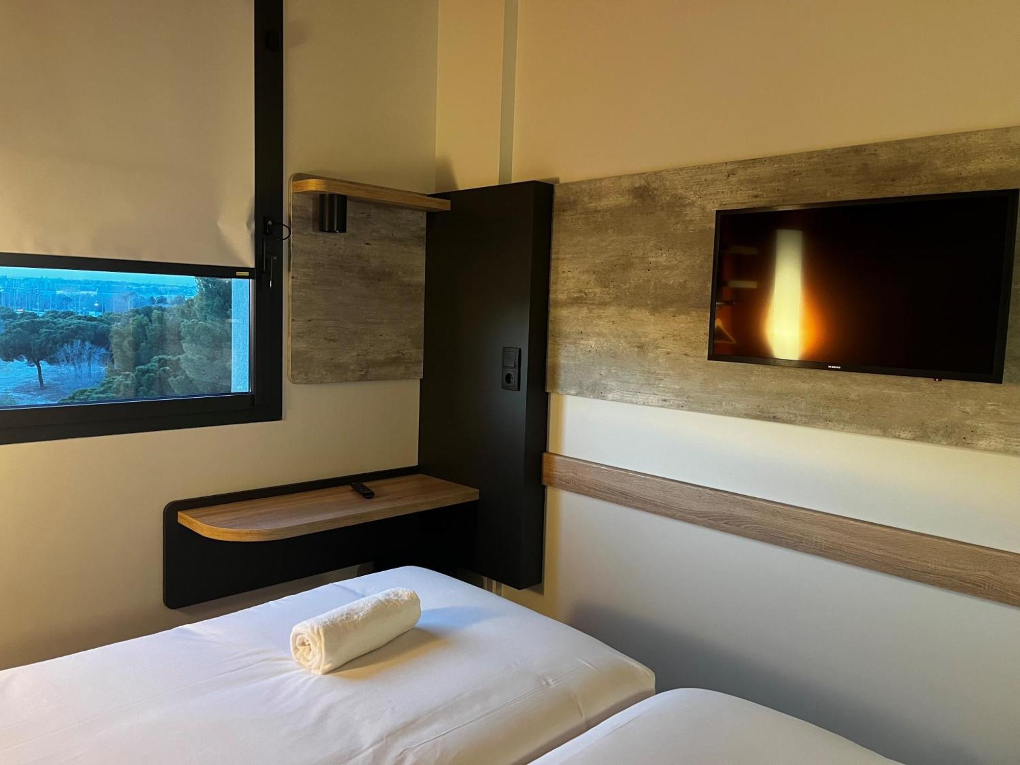 Ibis Budget Madrid Aeropuerto Exteriör bild
