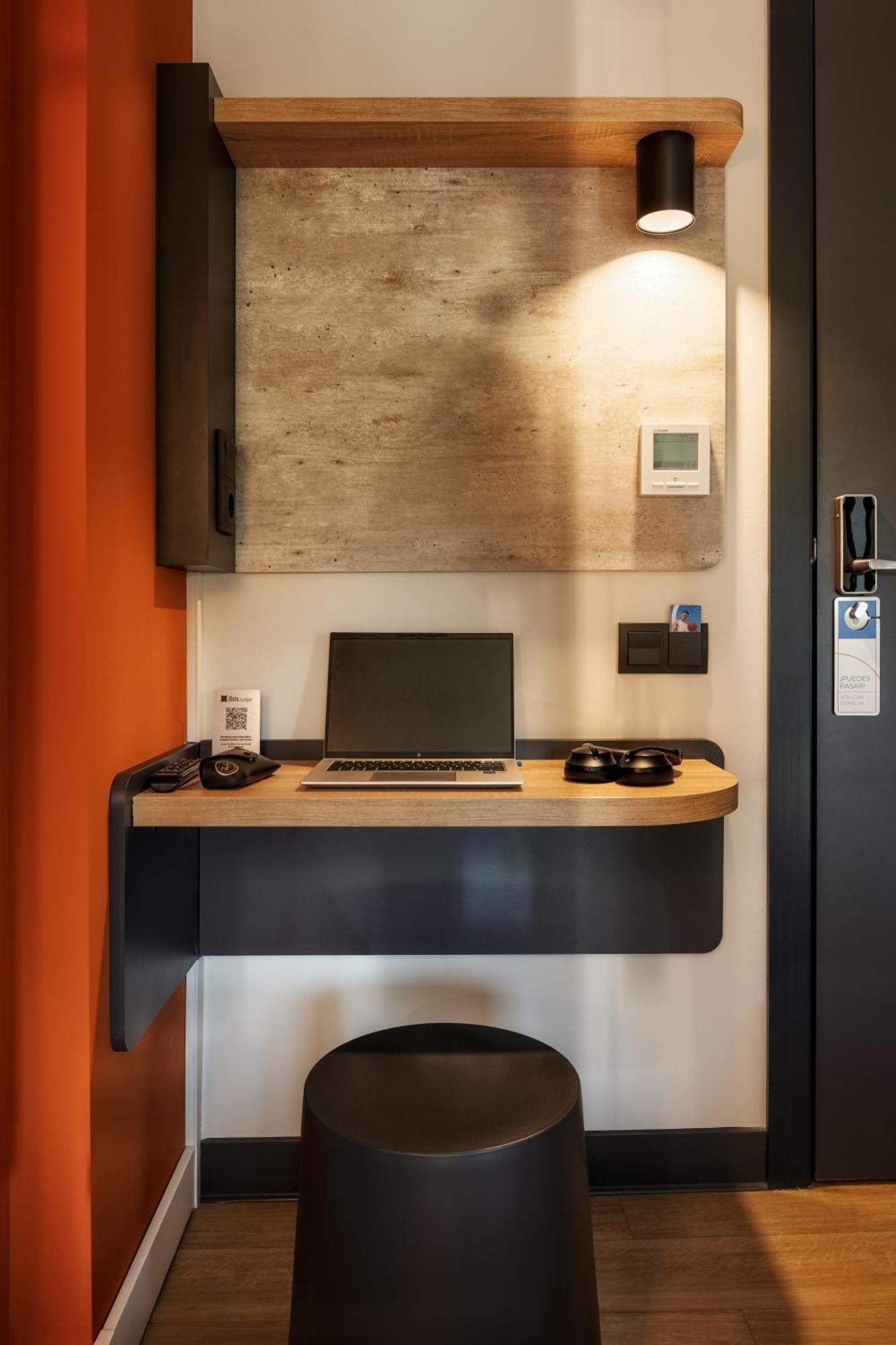Ibis Budget Madrid Aeropuerto Exteriör bild