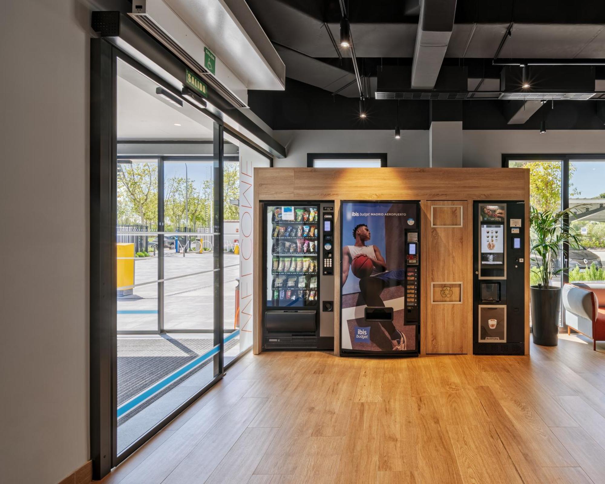 Ibis Budget Madrid Aeropuerto Exteriör bild