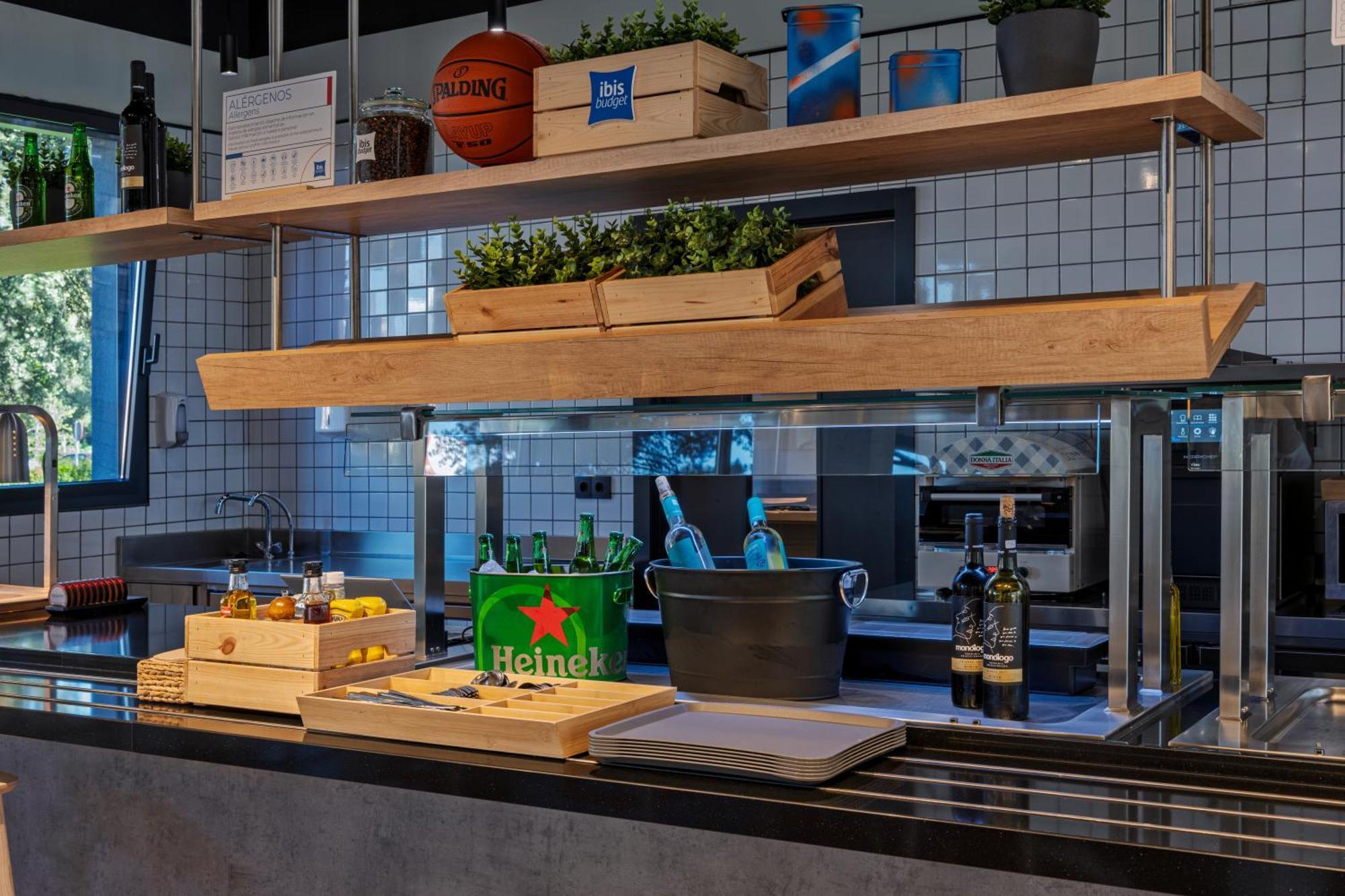 Ibis Budget Madrid Aeropuerto Exteriör bild
