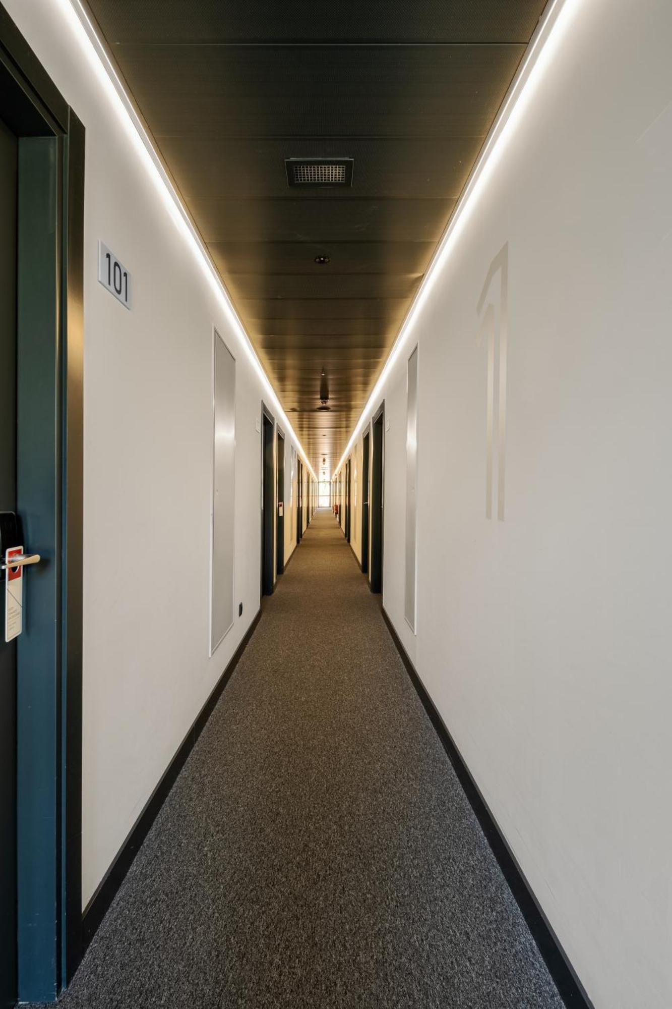 Ibis Budget Madrid Aeropuerto Exteriör bild