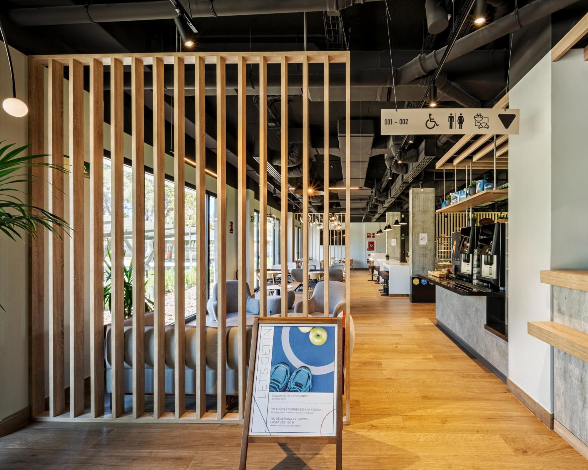 Ibis Budget Madrid Aeropuerto Exteriör bild
