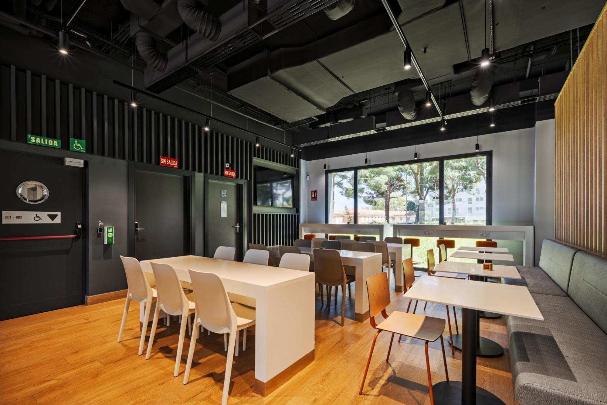 Ibis Budget Madrid Aeropuerto Exteriör bild