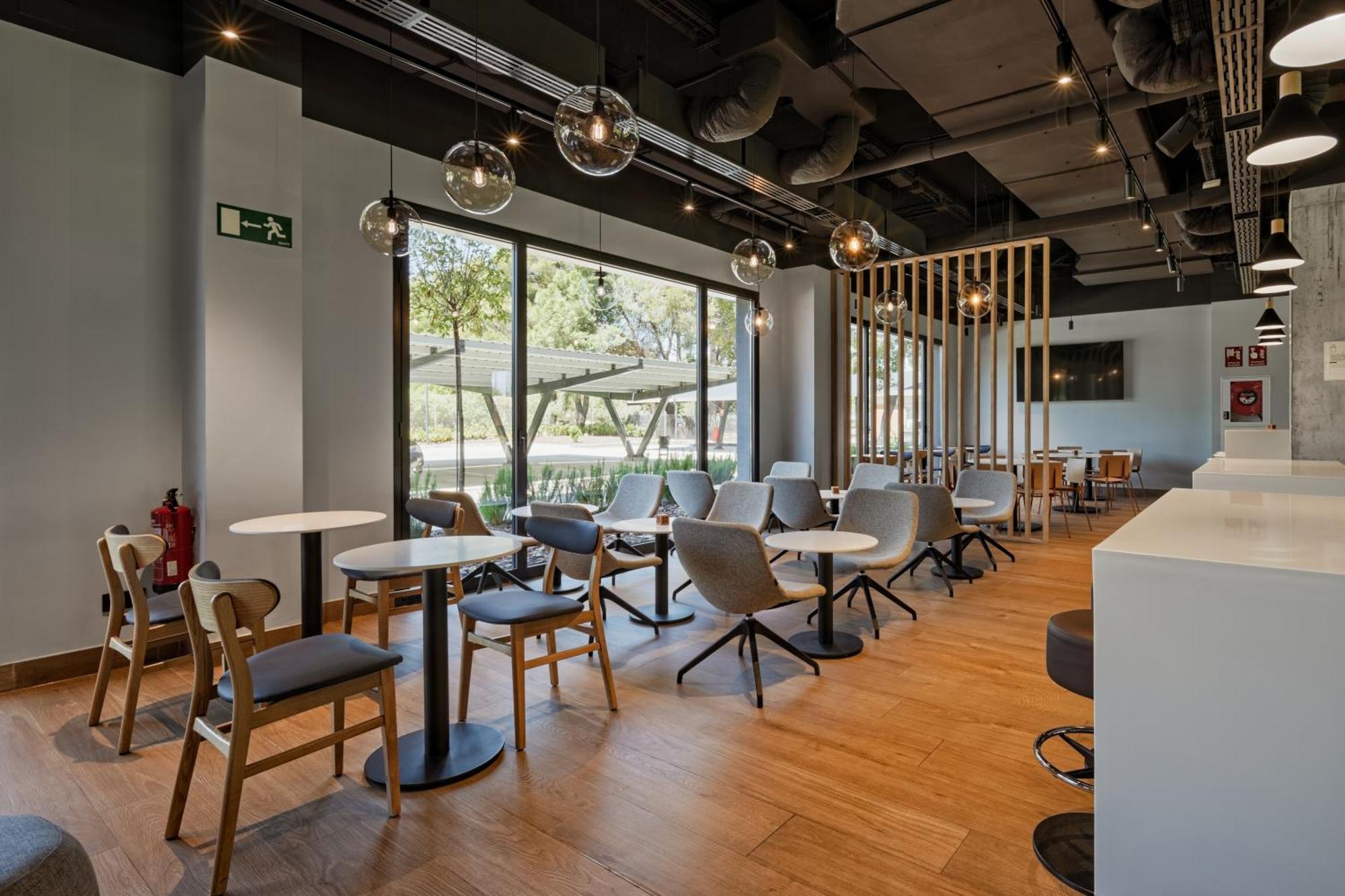 Ibis Budget Madrid Aeropuerto Exteriör bild